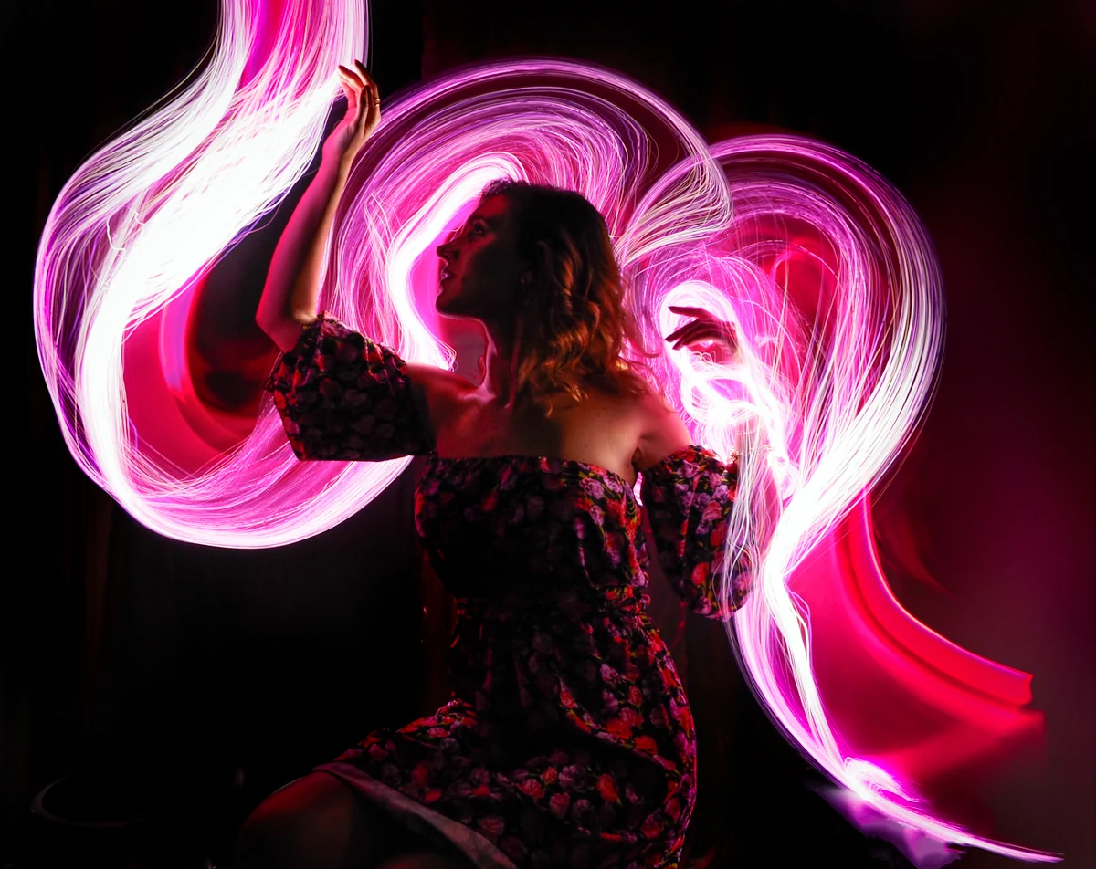 Light Painting portrait by Maria Saggese with pink and white light ribbons